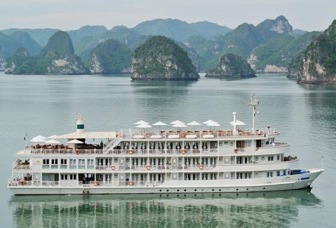 Ha Long Bay - Bai Tu Long bay - Lan Ha Bay (3 days 2 nights)