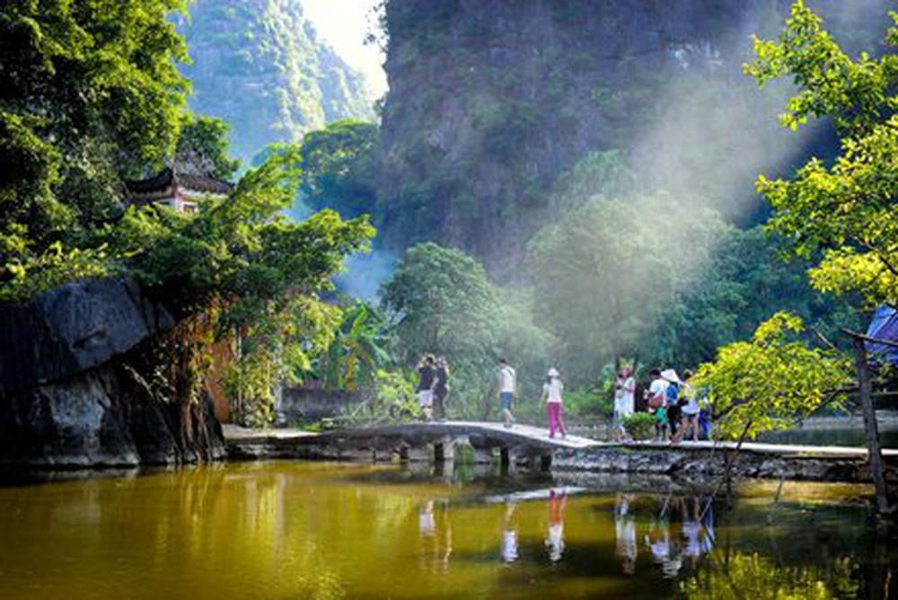 Trang An - Mua Cave - Tuyet Tinh Coc - Hoa Lu - Bai Dinh Pagoda (2Days 1Night)
