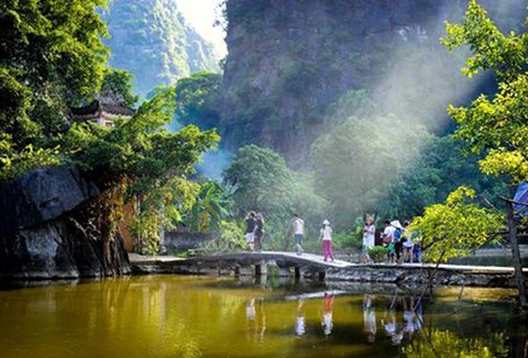 Trang An - Mua Cave - Tuyet Tinh Coc - Hoa Lu - Bai Dinh Pagoda (2Days 1Night)