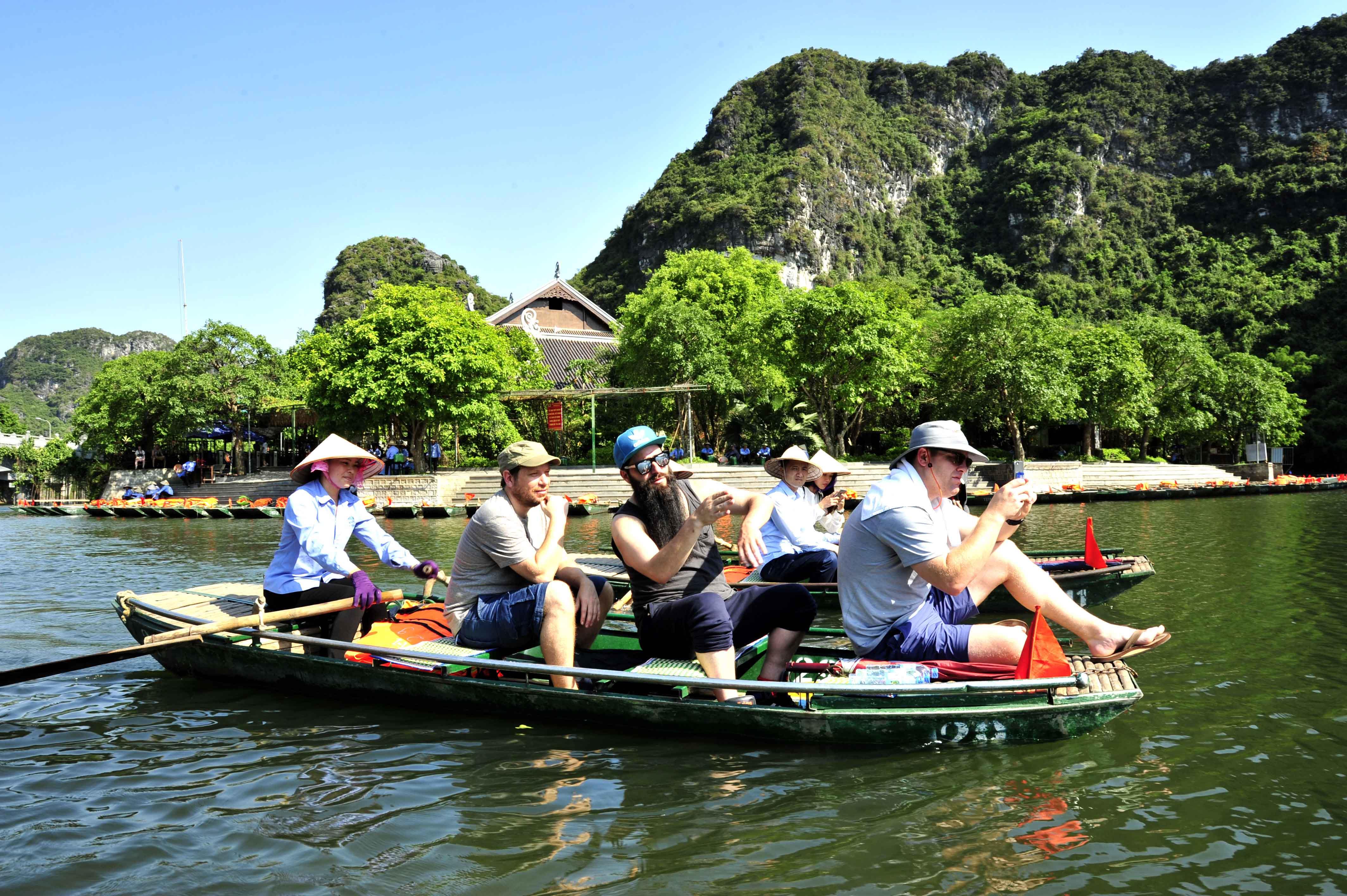 Bai Dinh Pagoda & Trang An Boating 1 Day